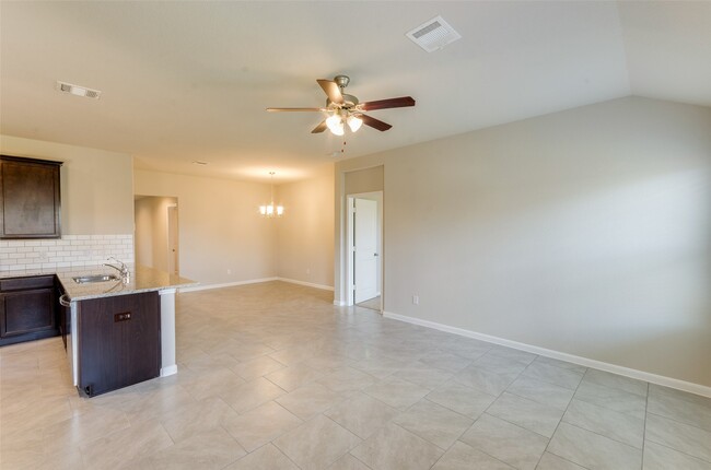 Building Photo - 2213 Del Mar Dr