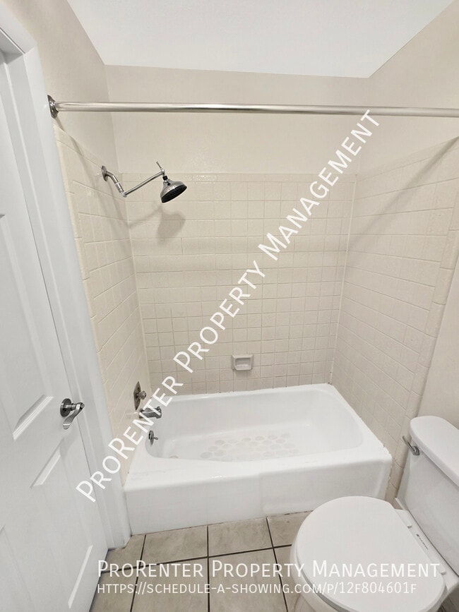 Building Photo - 975 Essex Ct Way