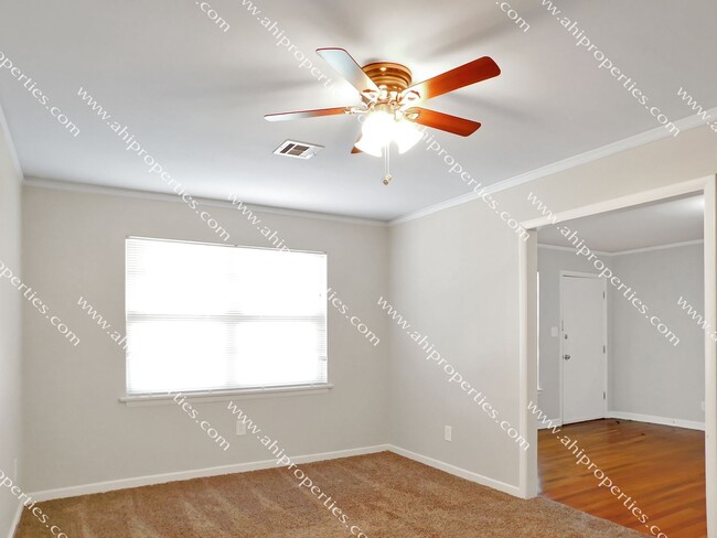 Building Photo - 3520 Royal Crest Dr