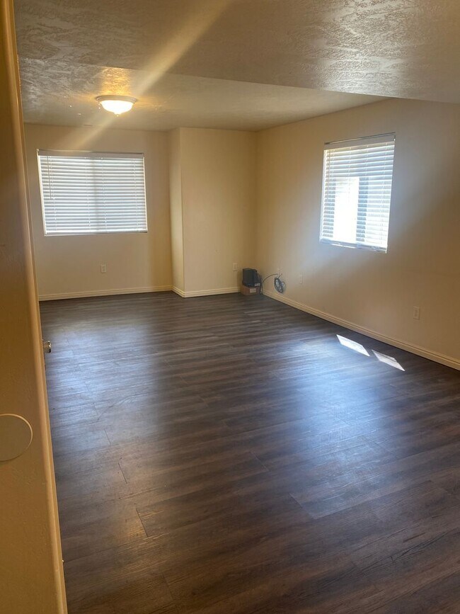 Building Photo - 577 N 100 E