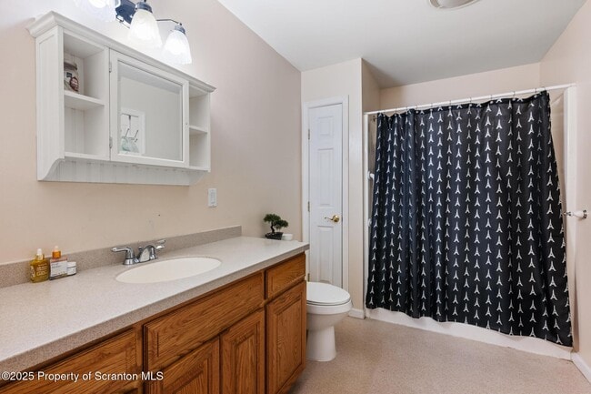 Building Photo - 32 Pine Tree Dr