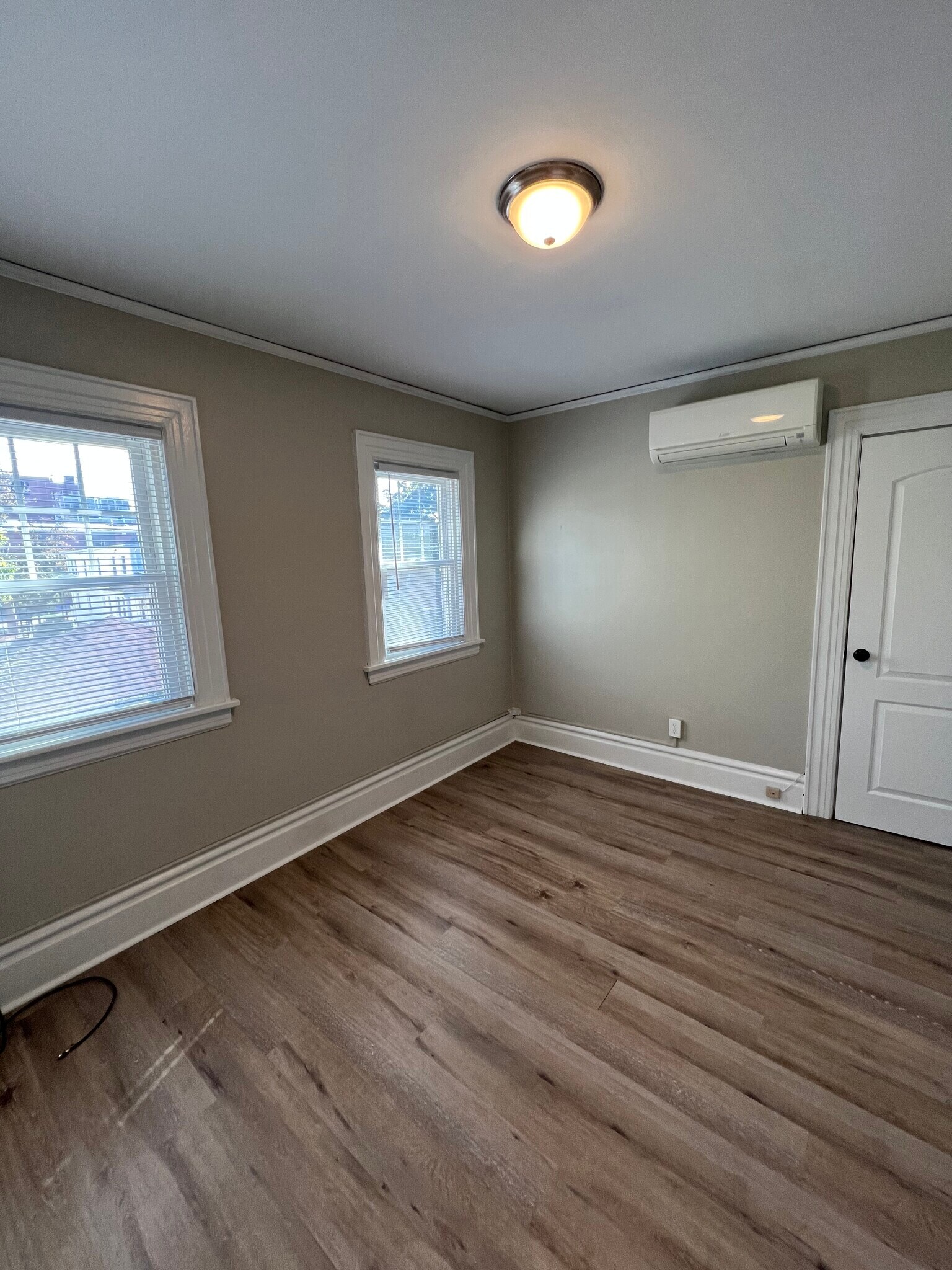 Building Photo - 24 Bellevue Place