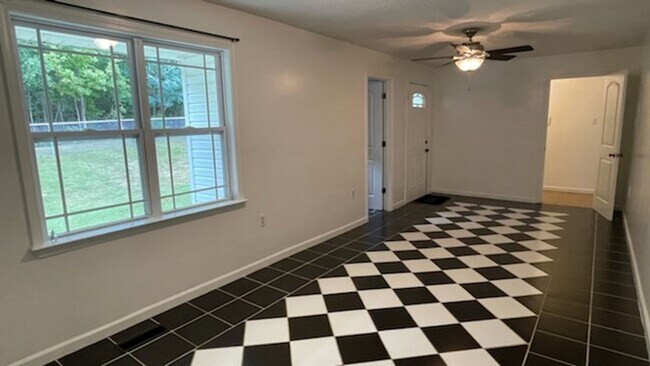 Building Photo - 179 Parker Ln