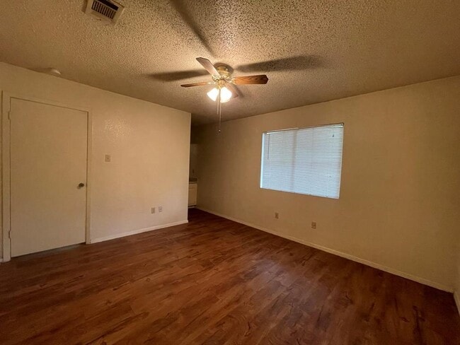 Building Photo - 2507 Sweet Clover Dr