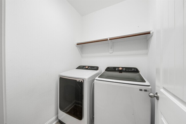 Building Photo - 102 Blossom Terrace Ln