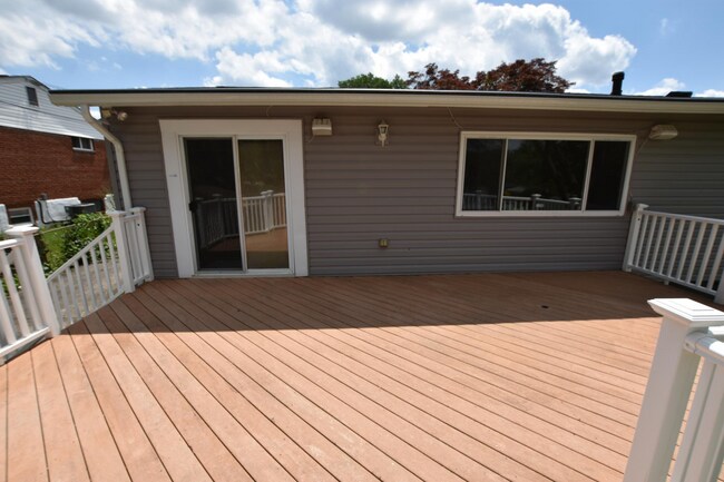 Building Photo - 4015 Heathfield Rd