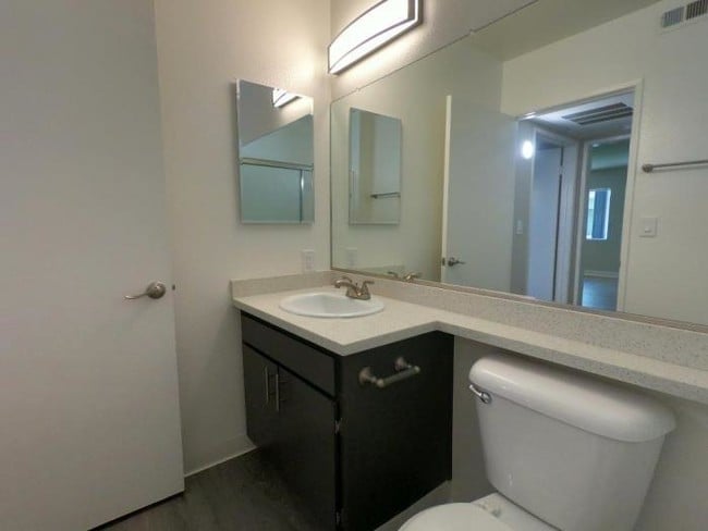 Building Photo - 1 bedroom in Sherman Oaks CA 91411