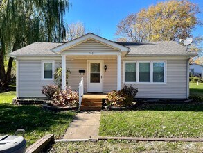 Building Photo - Charming 2 Bed 1 Bath House For Rent in Bo...