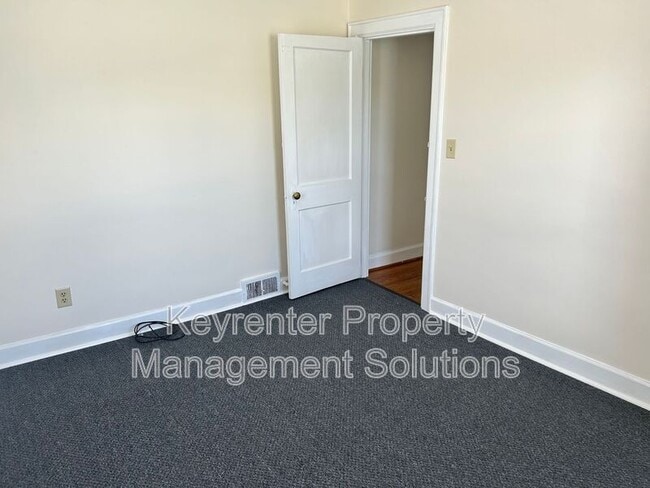 Building Photo - 129 Dupont Cir