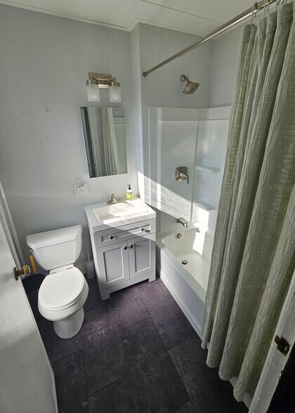 Building Photo - 223 Union Ave