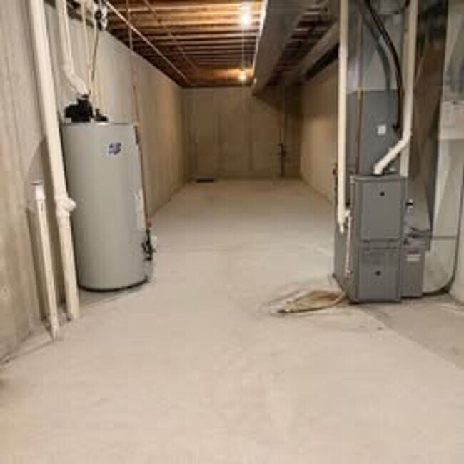 Building Photo - 2010 N Buffum St