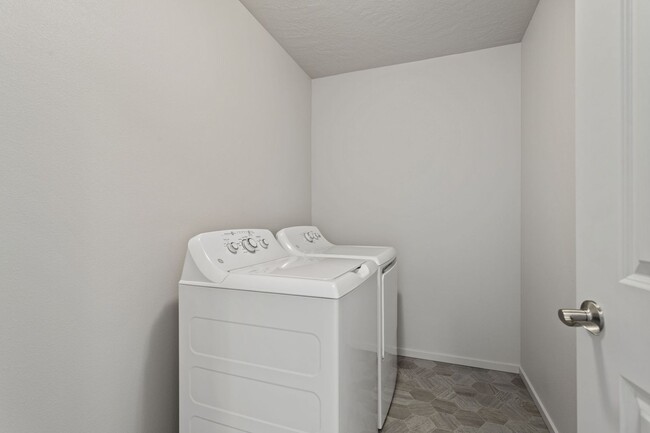 Building Photo - Stunning 3 Bed, 2.5 Bath Home in Spokane V...