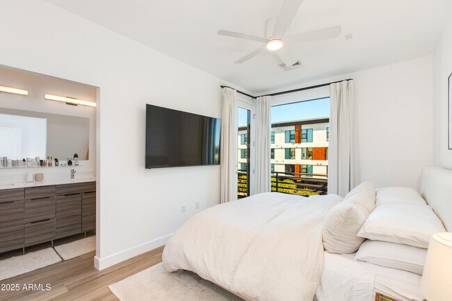 Building Photo - 4220 N 32nd St