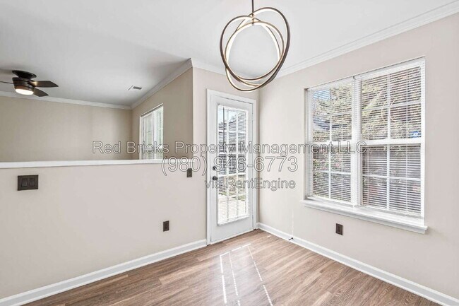 Building Photo - 10212 University Park Ln