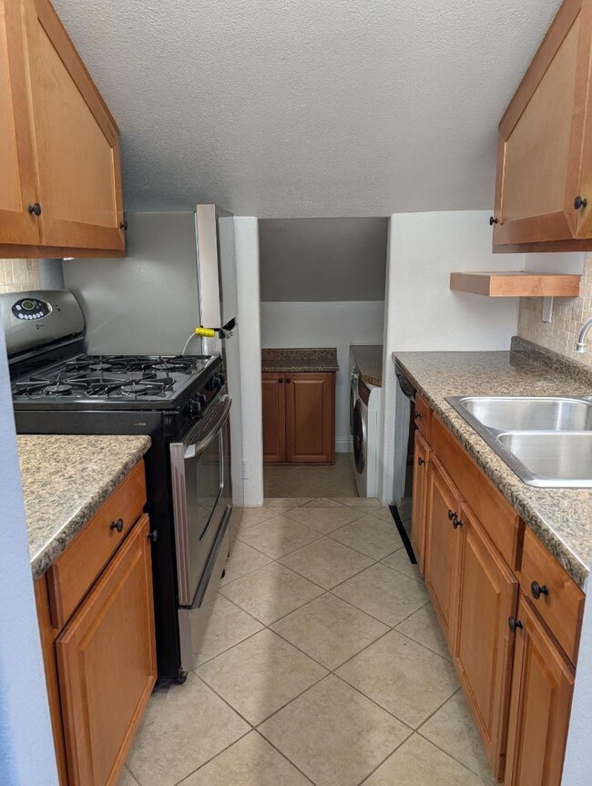 Building Photo - A very nice Studio in a nice neighborhood in South San Jose