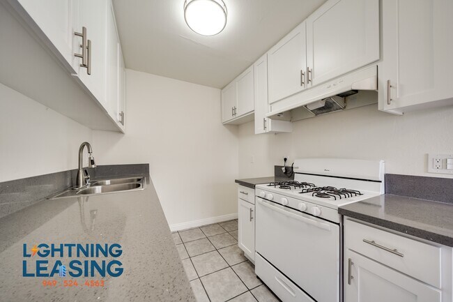 Building Photo - 6546-6542 Sepulveda Blvd