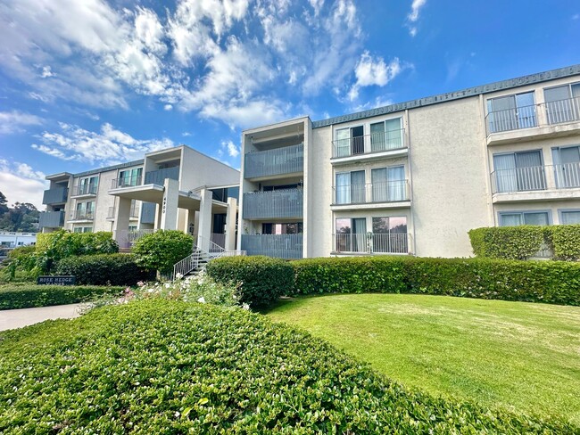 Building Photo - Stunning Condo Minutes from Downtown La Mesa