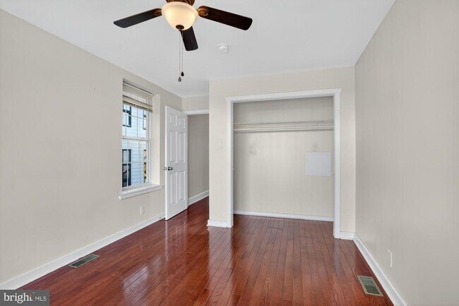 Building Photo - 112 E Allen St