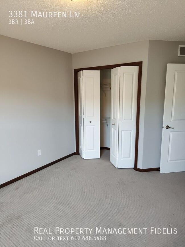 Building Photo - 3 bedroom, 3 bathroom. Close to downtown S...