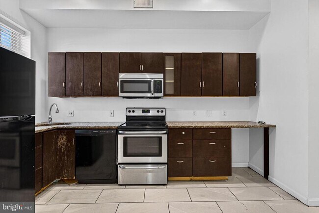 Building Photo - 1719 Ruxton Ave