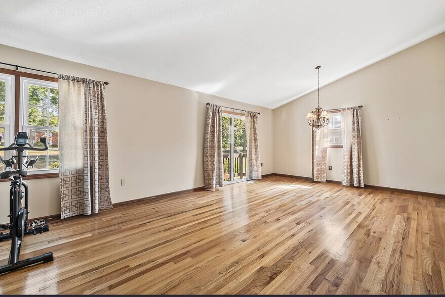 Building Photo - 1293 New Britain Ave