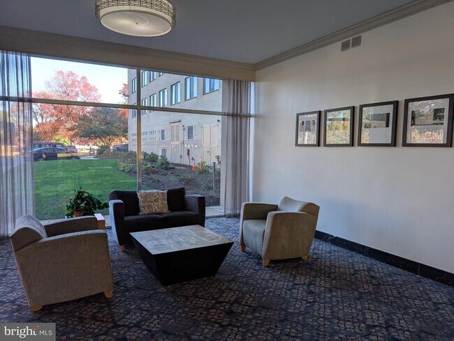 Building Photo - 6641 Wakefield Dr