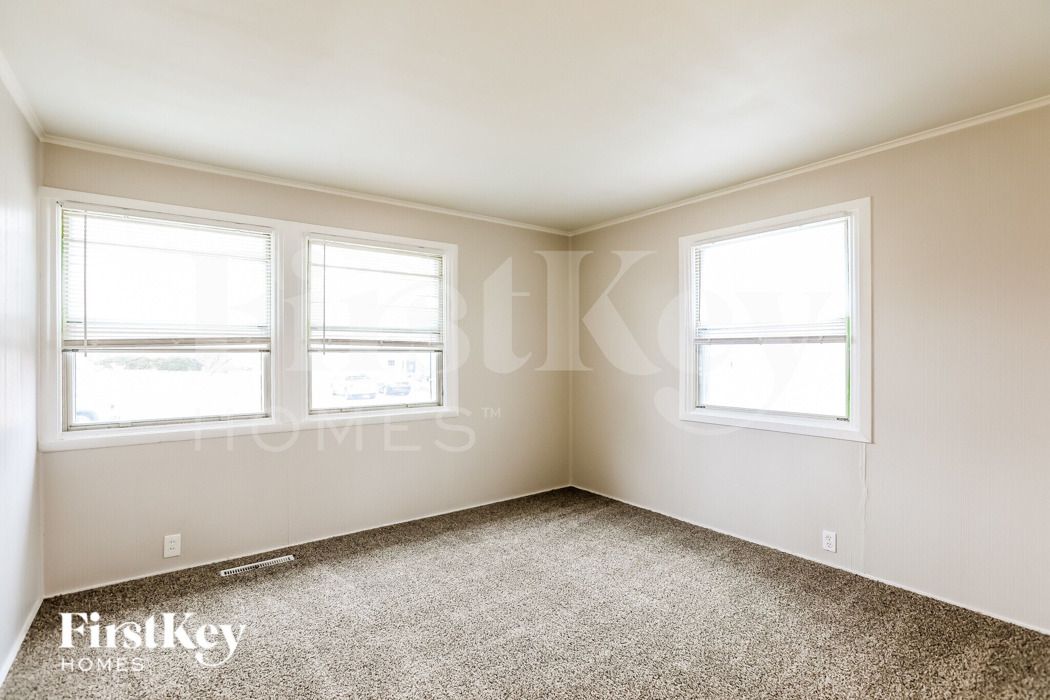 Building Photo - 803 NE 61st St