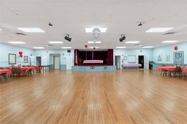 Building Photo - 300 Berkley Rd