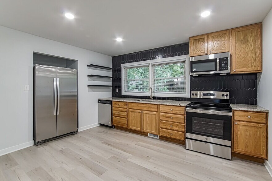 Building Photo - 3213 Burntwood Cir