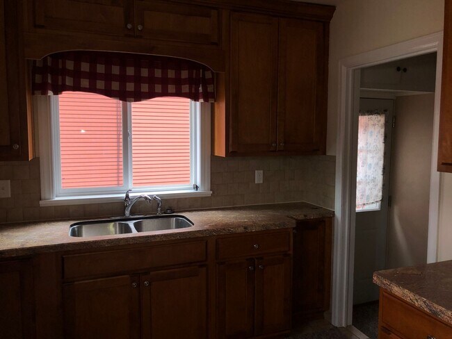 Building Photo - Charming 3-Bedroom Home Near Kenosha Dream...