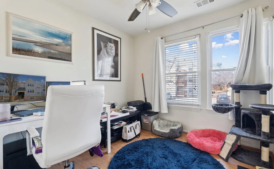 Building Photo - 8 Deer Run Ct