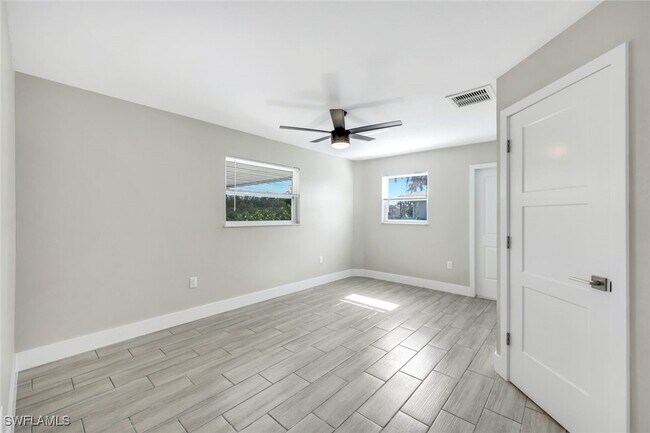 Building Photo - 4950 Esplanade St
