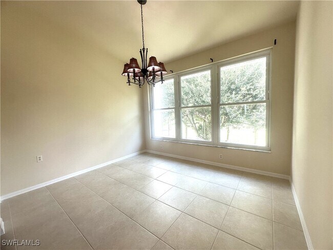 Building Photo - 1320 Charleston Square Dr