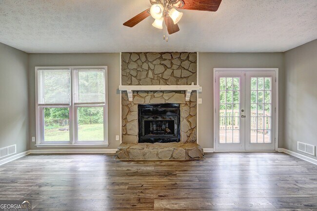 Building Photo - 604 Cloudland Dr