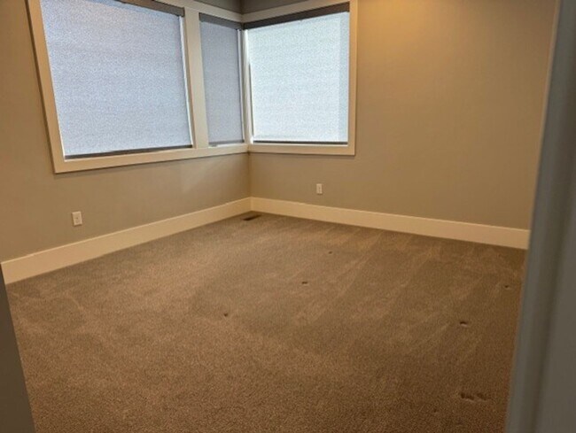 Building Photo - Beautiful home in the gated community of Tetherow