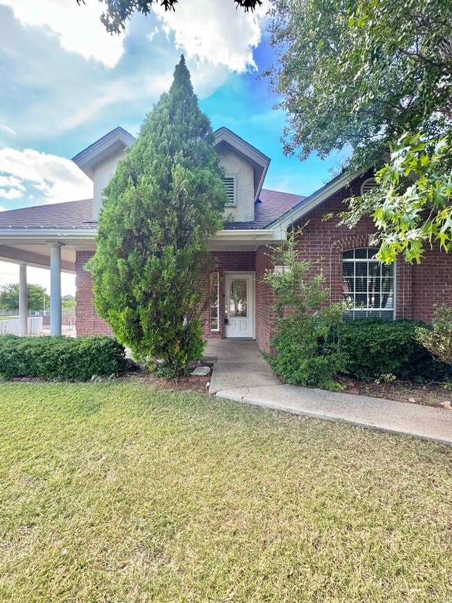 Primary Photo - NOW AVAILABLE - Beautiful Patio Home in So...