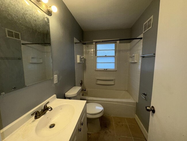 Building Photo - Lovely 2 Bedroom / 2 Bath for Rent - Section 8 Welcome