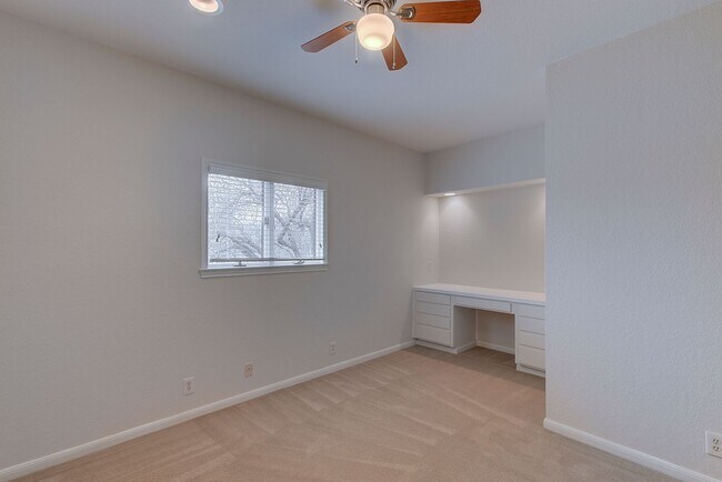 Building Photo - 4231 Westlake Dr