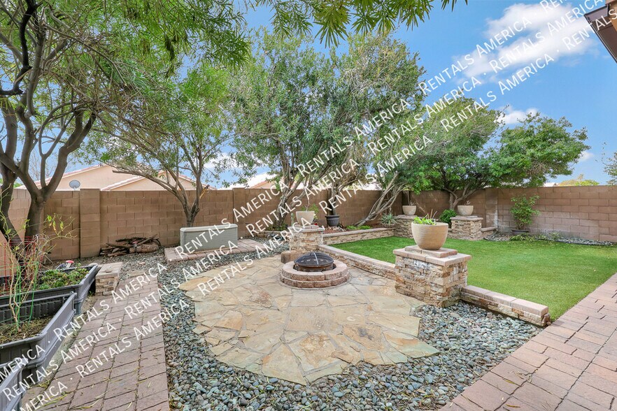 Building Photo - 3719 W Fallen Leaf Ln
