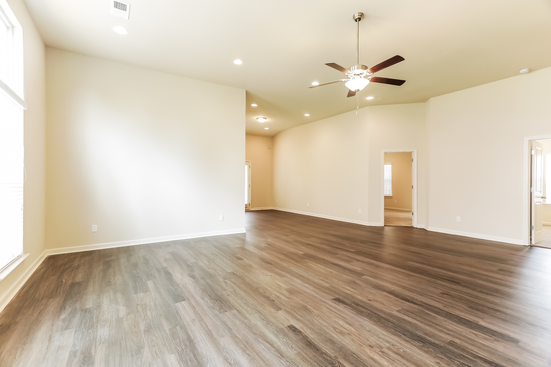 Building Photo - 325 Clover Cir