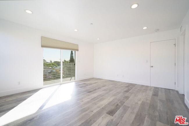 Building Photo - 1107 Carmona Ave