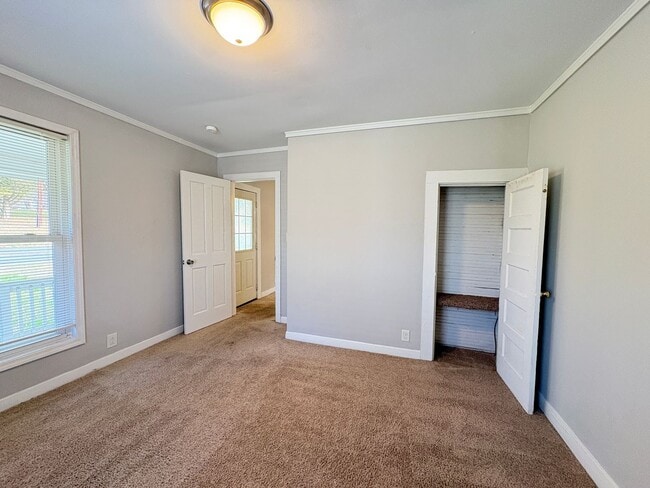 Building Photo - 3 Bedroom, 1 Bathroom House in Liberty!