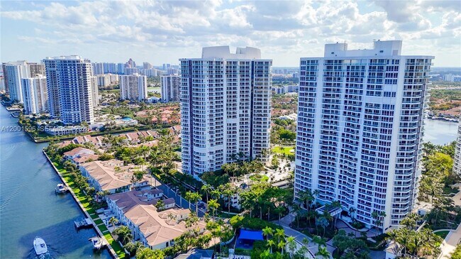 Building Photo - 21050 Point Pl