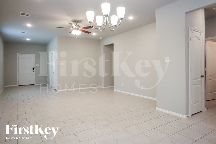 Building Photo - 40707 Gate Ridge Dr