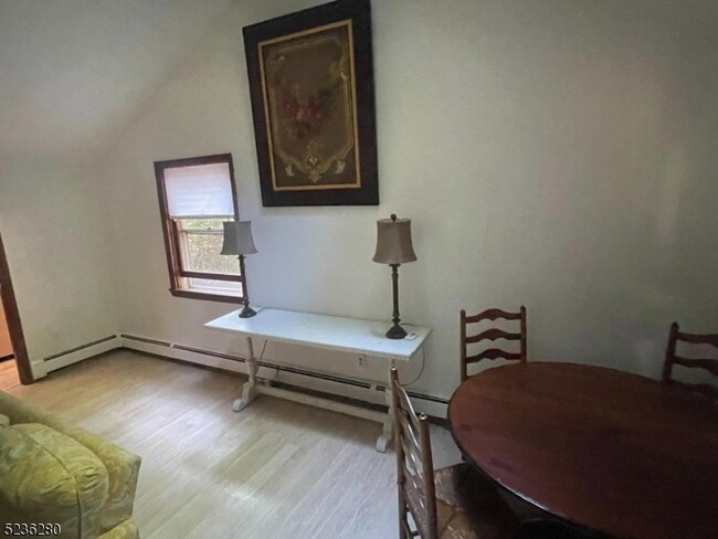 Building Photo - 17 Chestnut Rd