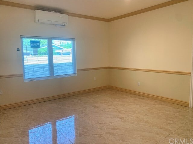 Building Photo - 1005 E Broadway