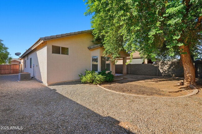 Building Photo - 14568 W Crocus Dr