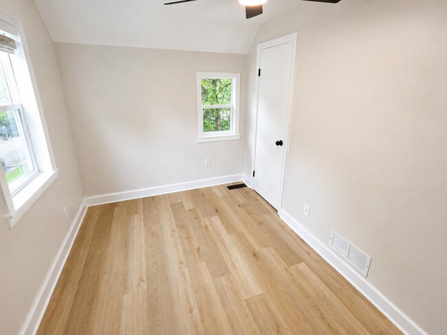 Building Photo - 303 Barder Ave