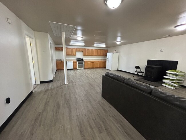 Building Photo - CHRISTMAS SPECIAL!! RURAL Single family home!