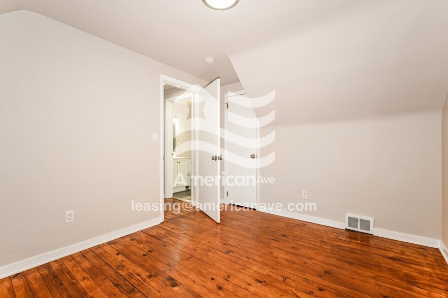 Building Photo - 1727 Wesley St